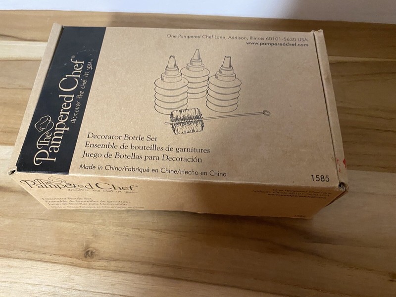Pampered Chef Decorator Bottle Set #1585 w/Decorator Tips & Cleaning Brush gallery
