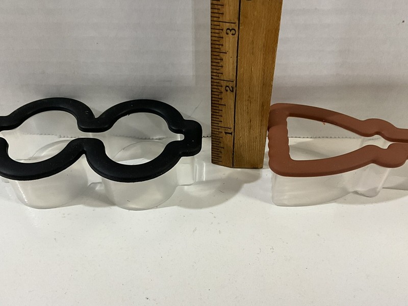 Set Of 2 Harry Potter Plastic 3D Cookie Cutters Glasses And Broom gallery