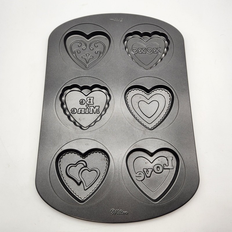 Vintage Wilton Pan 6 Heart Shaped Non-Stick Valentine Retired Black Cookie Candy gallery