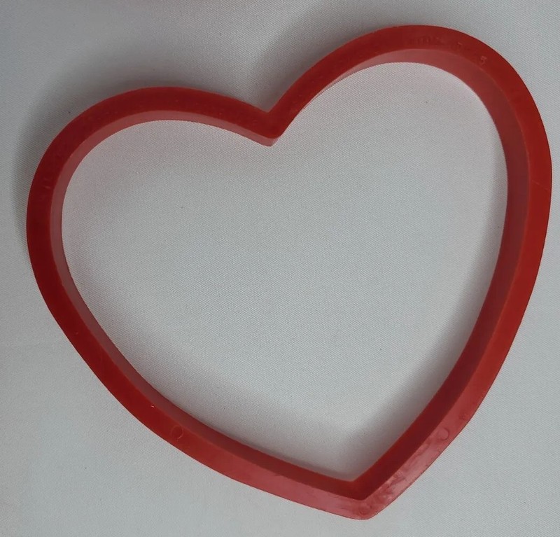 Cookie Cutters Heart Shape 6 Count Plastic Assorted Sizes Up To 5" Romantic gallery
