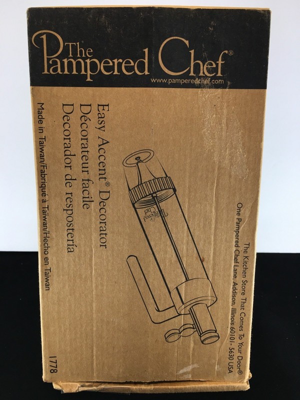 The Pampered Chef #1778 Easy Accent Decorator Cake Frosting Baking w/ Box gallery
