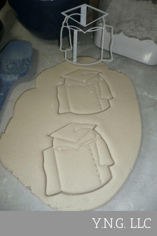 GRADUATION CAP GRAD HAT ON TOILET PAPER TP ROLL SPECIAL COOKIE CUTTER USA PR3642 gallery