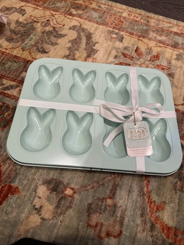 NEW THE BAKE SHOP EASTER 8 Cup Bunny Cake Pan