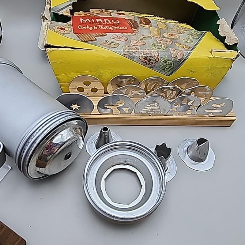 Vintage Mirro Aluminum Cookie Cooky Pastry Press Spritz 12 Discs 3 Tips gallery