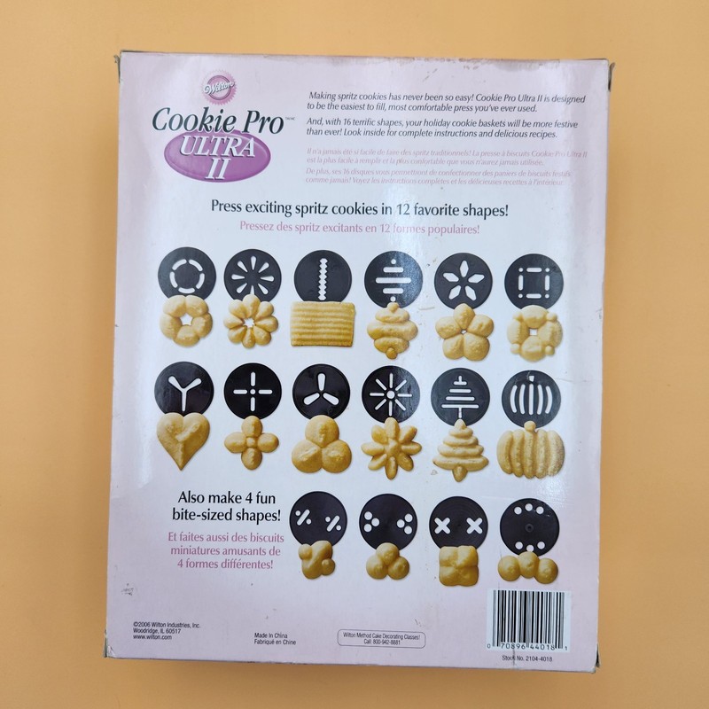 Wilton Cookie Pro Ultra II Cookie Press 16 Disks Spritz Soft Grip Trigger gallery
