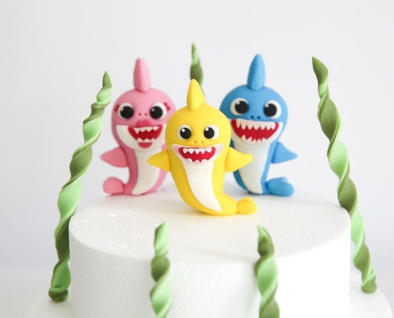 Baby Shark Edible Fondant Cake Topper with Seaweed Bundle