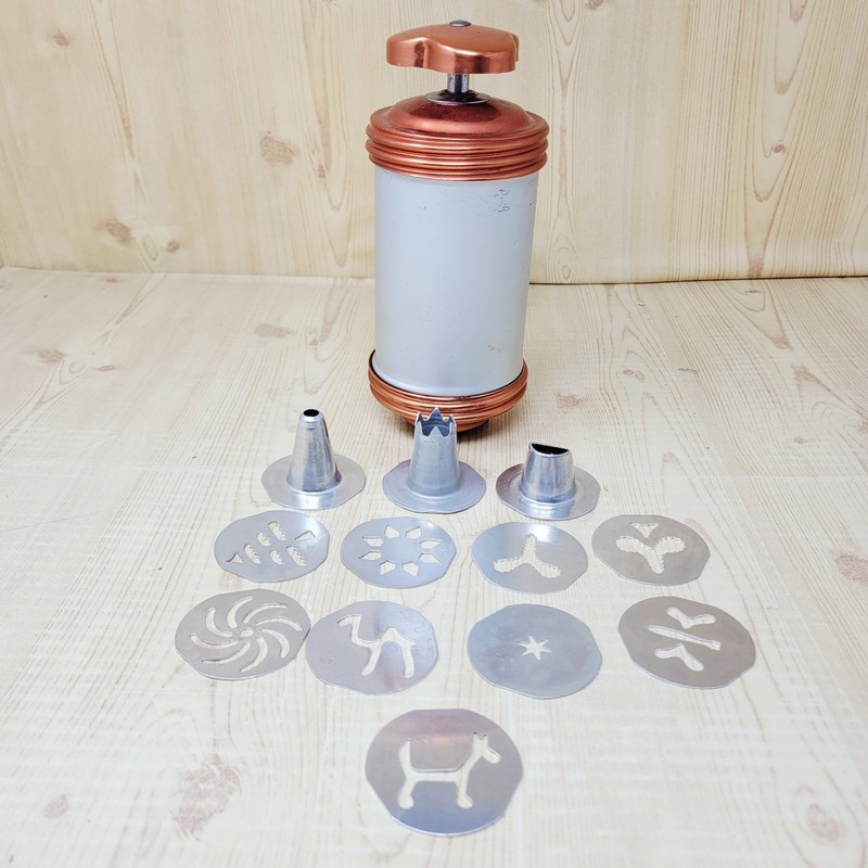 Vintage Mirro Cooky-Pastry Press and Decorating Set 358-AM
