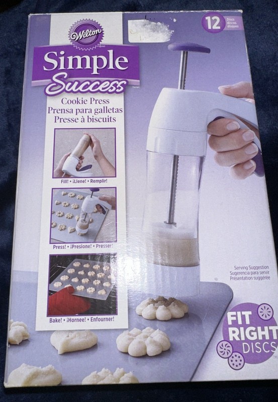 Wilton Simple Success Cookie Press Including 12 Discs Christmas Cookies