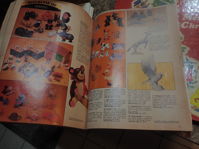 Wilton Cake Decorating ~ 1979 Yearbook - softcover gallery
