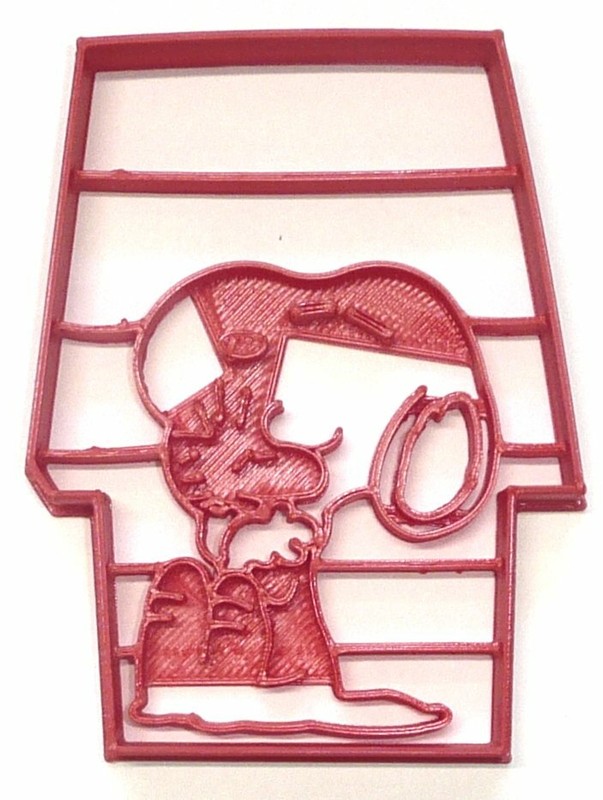SNOOPY AND WOODSTOCK WITH DOGHOUSE DOG HOUSE PEANUTS COOKIE CUTTER USA PR3976