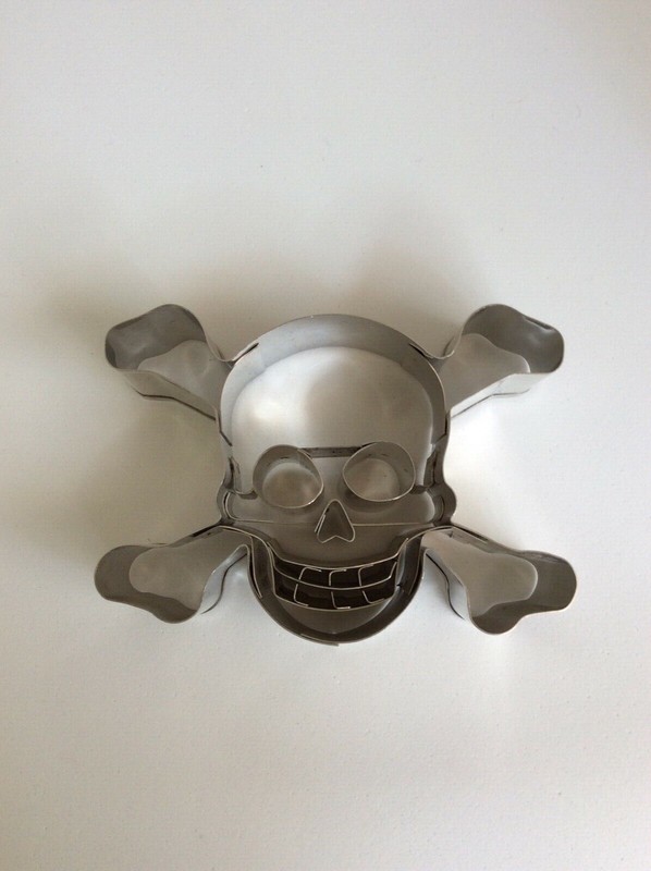 COOKIE CUTTER SKULL/PIRATE SHAPE