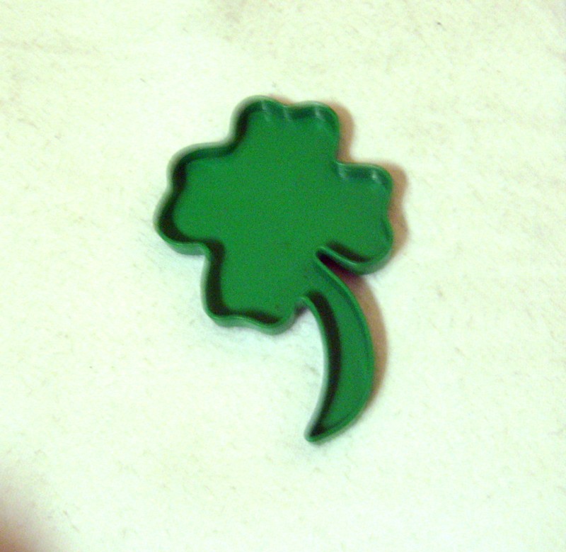 Tupperware Cookie Cutter - Green Shamrock - 3" x 4 1/2" gallery