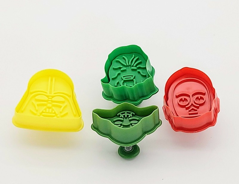 Set of 4 Star Wars Plunger Cookie Cutters + Stainless Steel Food Scraper Chopper gallery