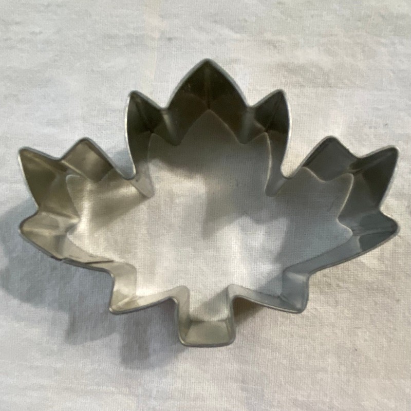 Set 6 Cookie Cutters Metal Aluminum Holiday Seasonal Cowboy Maple Leaf Canada gallery