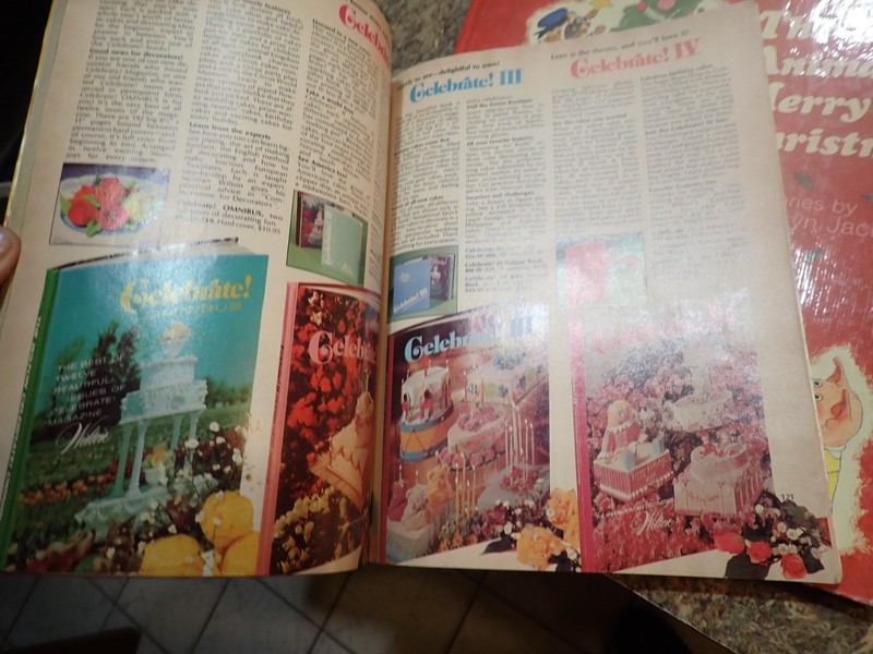 Wilton Cake Decorating ~ 1979 Yearbook - softcover gallery