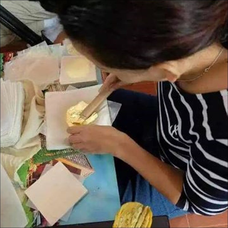 Genuine 24K Edible Real Gold 99.99% Leaf Foil Sheet Thai Definition 1.5cmX 1.5cm gallery