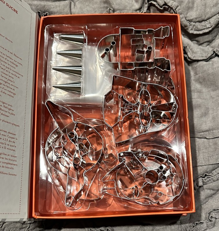 Williams Sonoma Star Wars 22 Piece Cookie Baking Set New in Box gallery
