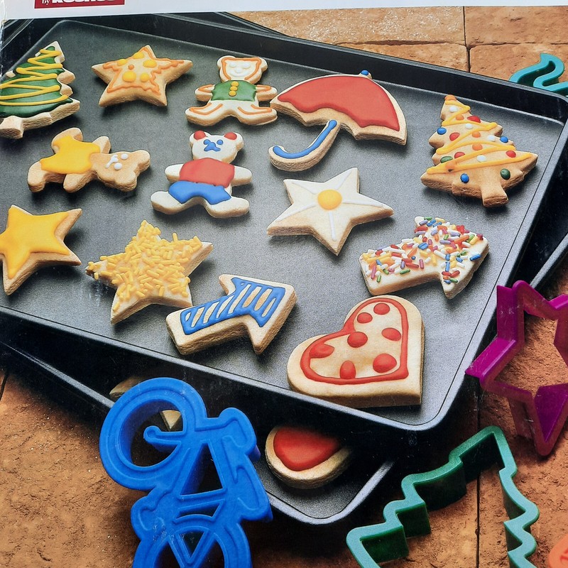 Roshco 100 Piece Cookie Cutter Set Bakers Advantage 2, 3 & 4 Inches, Dino, Stars gallery