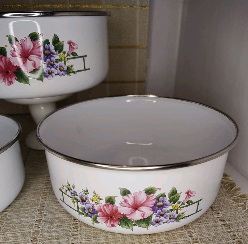 Vintage Set - 3 Enameled Metal Nesting Mixing Bowls Pink Roses Purple Flower 90s gallery