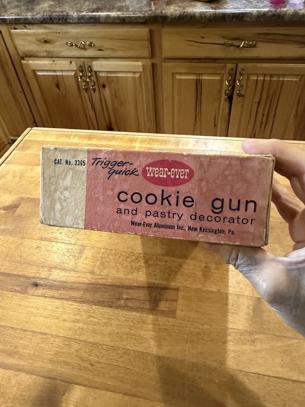 Vintage Wear Ever Cookie Gun And Pastry Decorator Cat No 3365 gallery