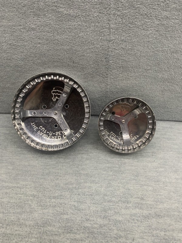 2 Pampered Chef Cut N Seal Pastry Cutter Biscuit Cutters 3 & 4 Inch Cooking gallery