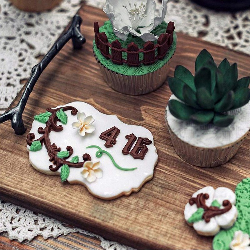 (Set of 2) Green Grass and Garden Picket Fence Silicone Fondant Mold Chocolat... gallery