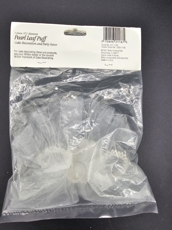 Wilton 2 Small Oval Bases Cake Decoration & Pearl Leaf Puff Wedding Shower gallery