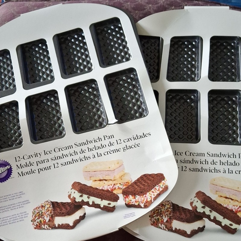 Wilton 12-Cavity Ice Cream Sandwich Pan Metal Black/White MPN 2105-0325 set of 2