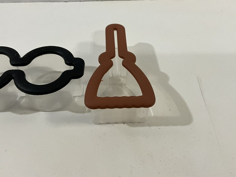 Set Of 2 Harry Potter Plastic 3D Cookie Cutters Glasses And Broom gallery