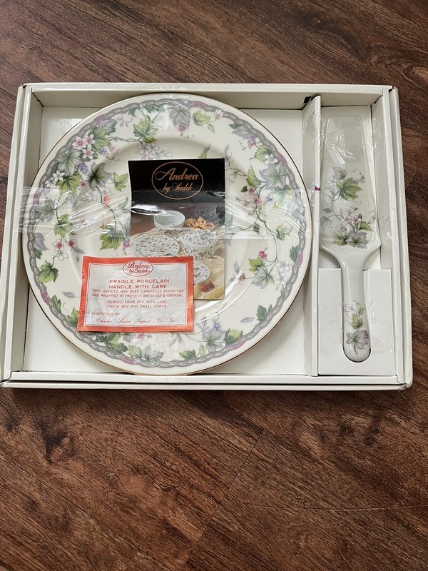 Andrea By Sadek Cake Plate & Server Fine Porcelain “Amy”