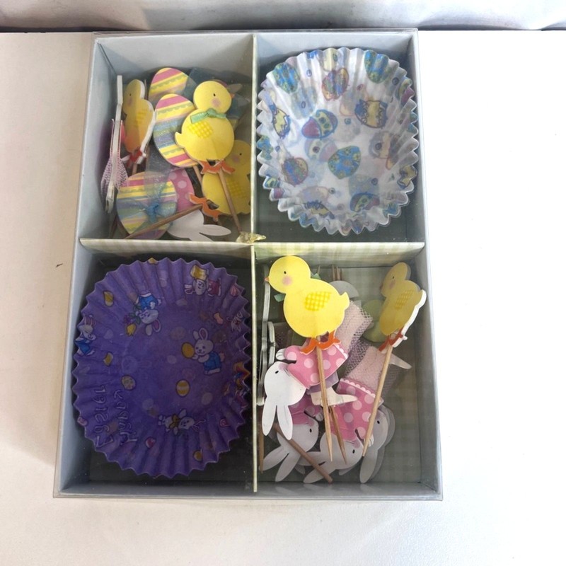 Williams Sonoma Cupcake Liners & Cupcake Toppers 2010 Easter Baking Festive
