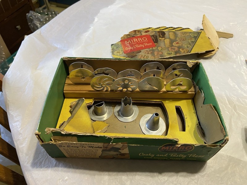 Grandmas Vintage Mirro M-358-am Cookie Pastry Press Maker - 16 Piece Aluminum gallery