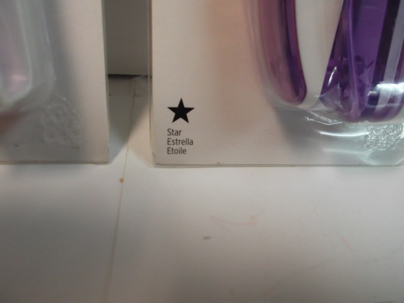 Wilton Mini Punch Round & Star Shape Lot of 2 NIP gallery