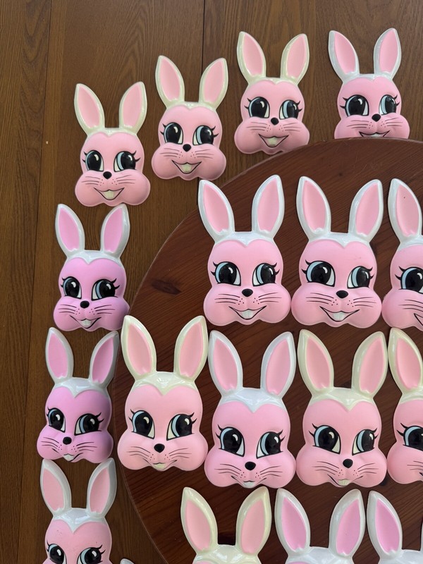 LOT of 30 Vtg Bakery Pink Pop Tops Plastic Mold Easter Bunny Cake Topper Head gallery