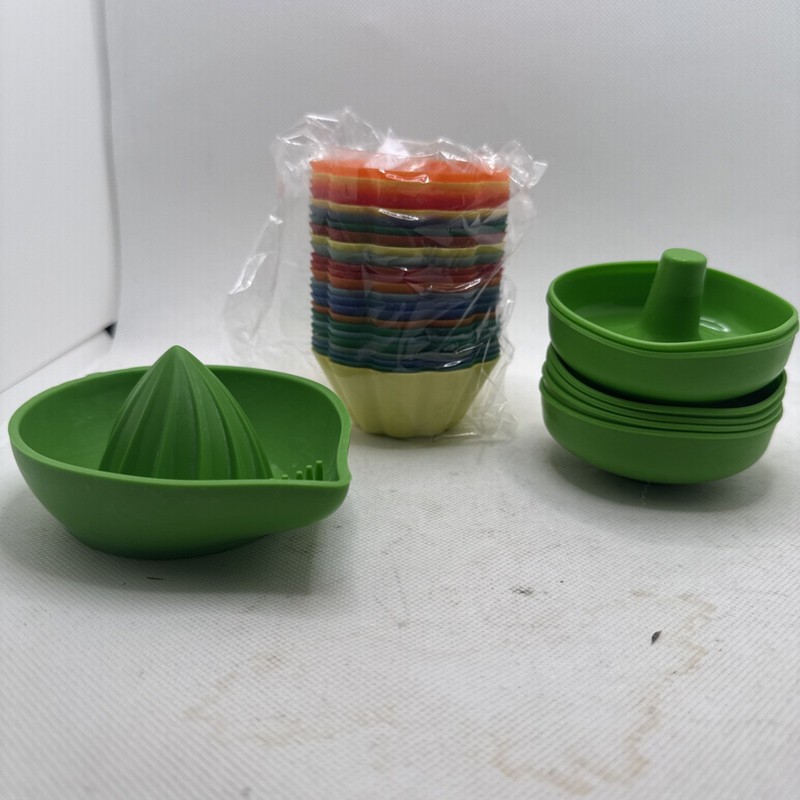 24 Silicone Baking Cupcake Muffin Tin, 3”, Juicer, 6 Donut Mold