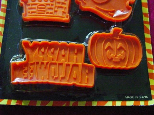(6) HALLOWEEN Plastic COOKIE CUTTERS -Owl, Ghost, Devil, Haunted Castle, Pumpkin gallery