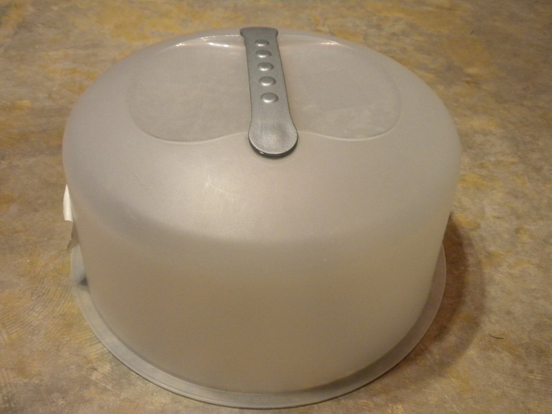 Sterilite Plastic Cake Server Storage Carrier Container / 11-3/4" x 5" Cake Area gallery