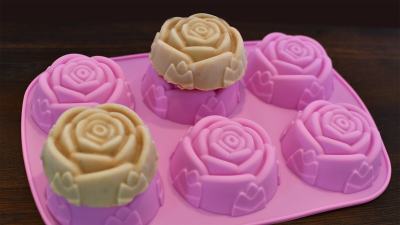Silicone Rose Mold Set - Create Fun Rose Shaped Ice Cubes and Candy Soap DIY gallery