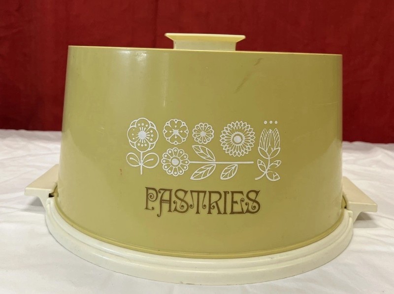 MCM Cake Pastries Carrier Olive Grn Plastic Storage Flower Graphics Vintage 14″