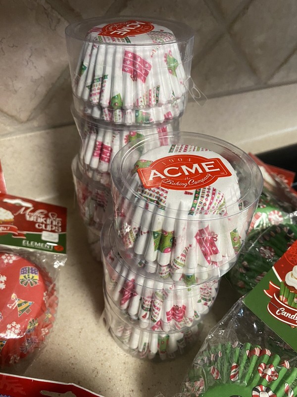 Lot Of Christmas Cupcake Paper Liners Cups~Wilton & Acme~925 Baking Cups! gallery