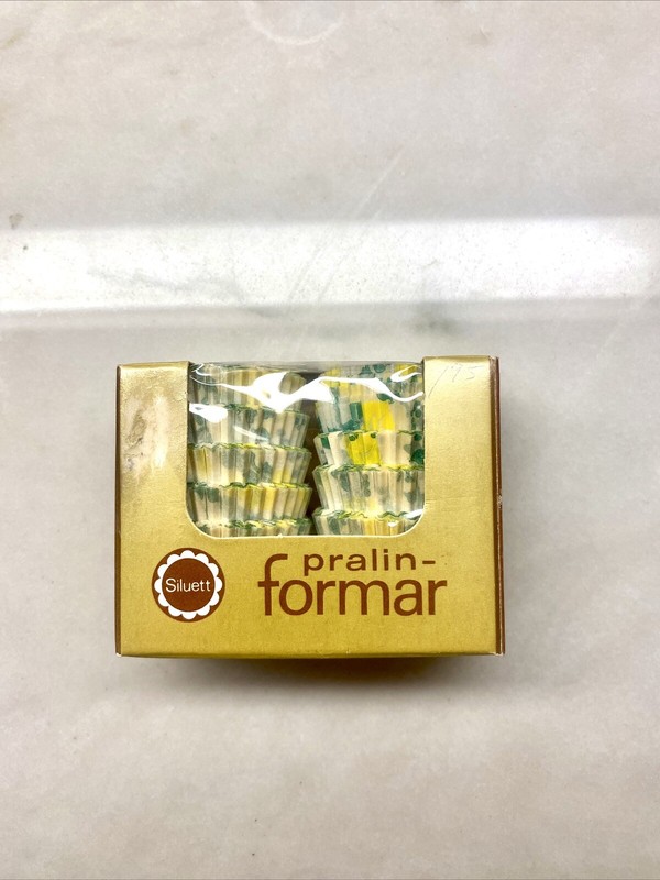 Amscan Floral Petit-Four Cases 200 : Pralin Formar Paper Candy Cups 300 Vtg gallery
