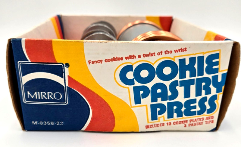 Vintage Mirro Cookie Pastry Press Complete Set Box Recipe Book USA M-0358-22 gallery