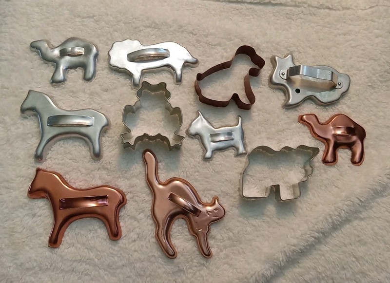 Metal Cookie Cutters Lot Of 11 Animal Shapes Dog Horse Camel Cat Lion Frog