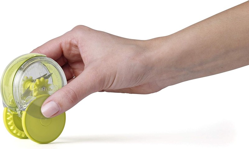 Chef’n GarlicZoom Garlic Chopper, Handheld Mincer with One Size, Green gallery