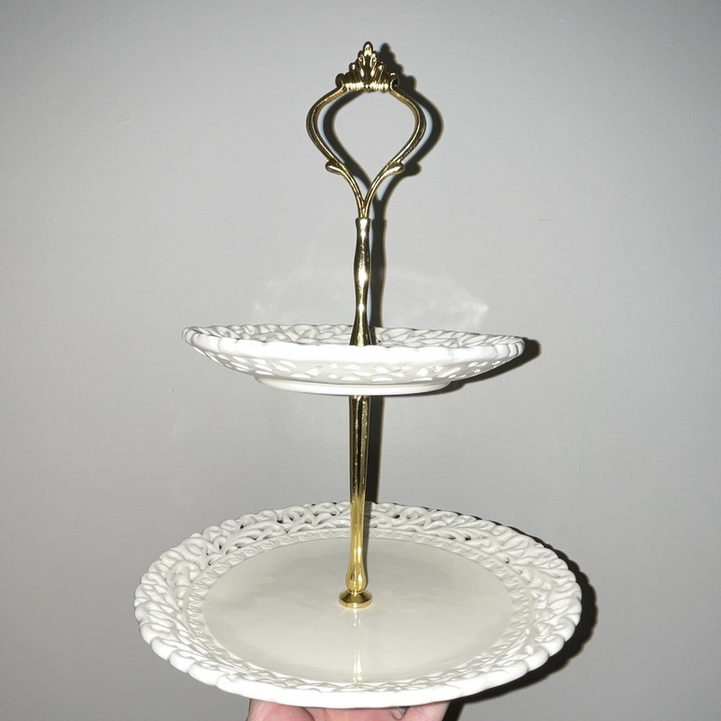 The Queen’s Treasures 2-Tier White Ceramic Round Cake Stand, Gold Handle