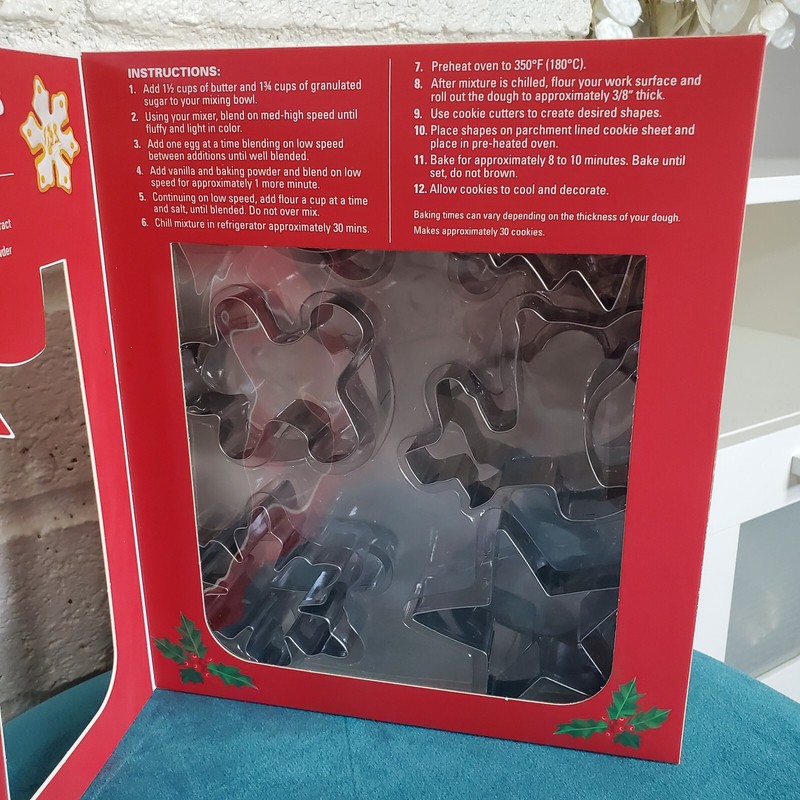 Christmas Cookie Story Book Box 12 Metal Cookie Cutter Set Recipe Sealed New gallery
