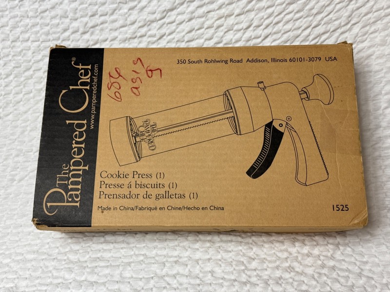 Brand New Pampered Chef Cookie Press Model 1525 - Complete with 16 Discs & Box gallery