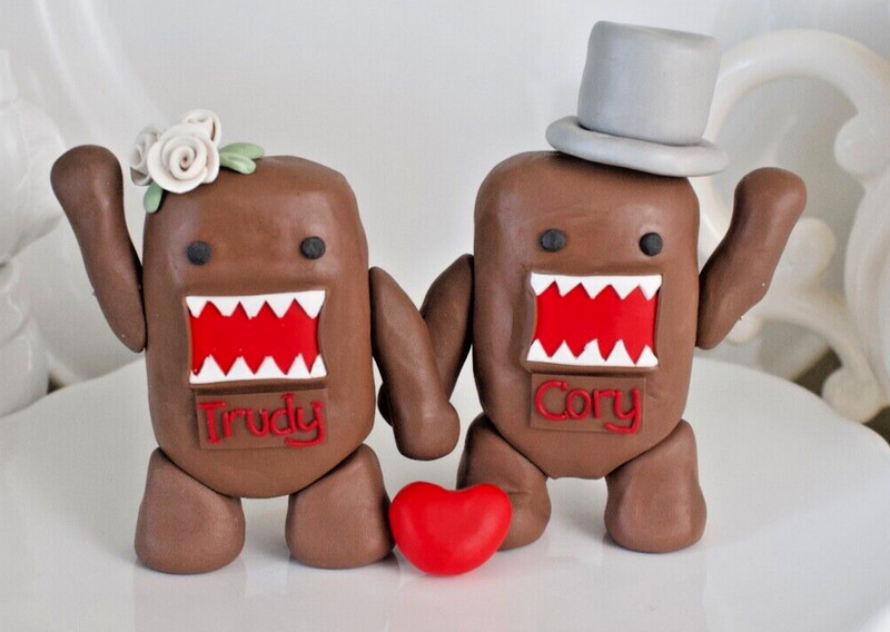 Domokun Wedding Cake Topper – Cute Domo-Kun Figures for Your Kawaii Wedding Cake