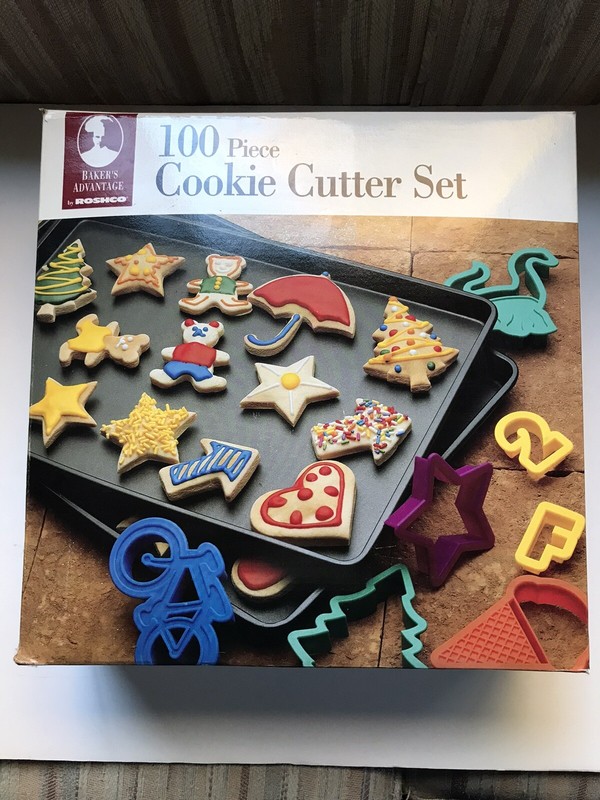 Bakers Advantage Roshco 100 PIECE PLASTIC COOKIE CUTTER SET New Open Box 2-4”