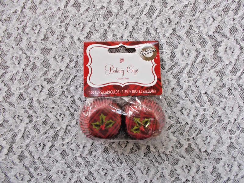400 Wilton Holiday 1-1/4" Dia. Baking Cups Easter/St. Patricks/Snowman/Christmas gallery